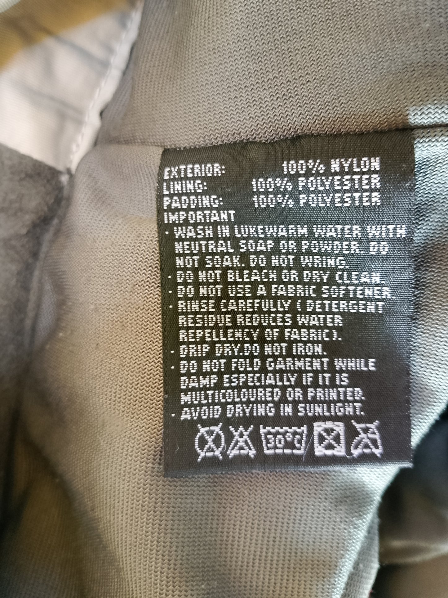 Pantaloni de schi/snowboard SLB Industries, bej, stil cargo, ideali pentru aventuri pe pârtie. Marime XS
