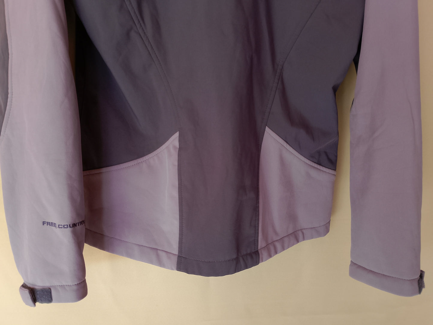 Geacă softshell Free Country, mov/gri, ideală pentru activități outdoor, mărimea M