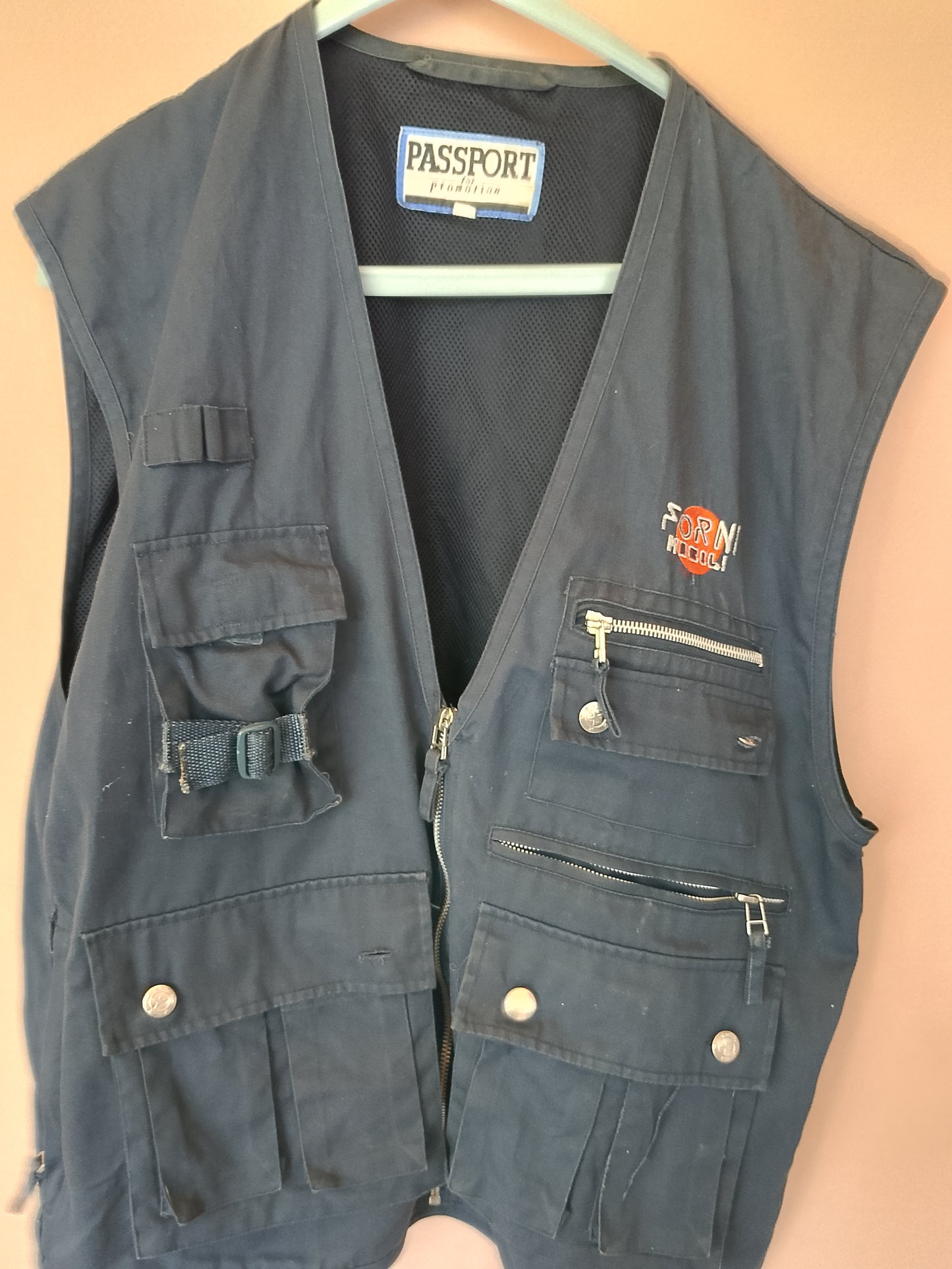 Vestă outdoor Passport, bleumarin, cu buzunare multiple, perfectă pentru pescuit/fotografie/munca.