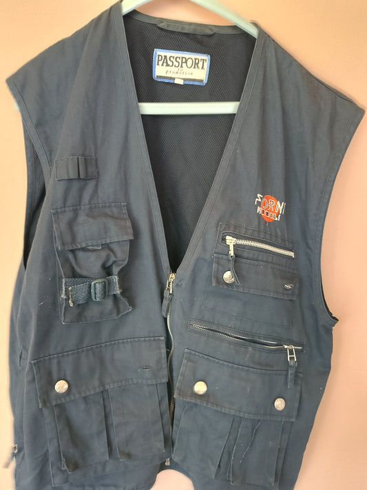 Vestă outdoor Passport, bleumarin, cu buzunare multiple, perfectă pentru pescuit/fotografie/munca.
