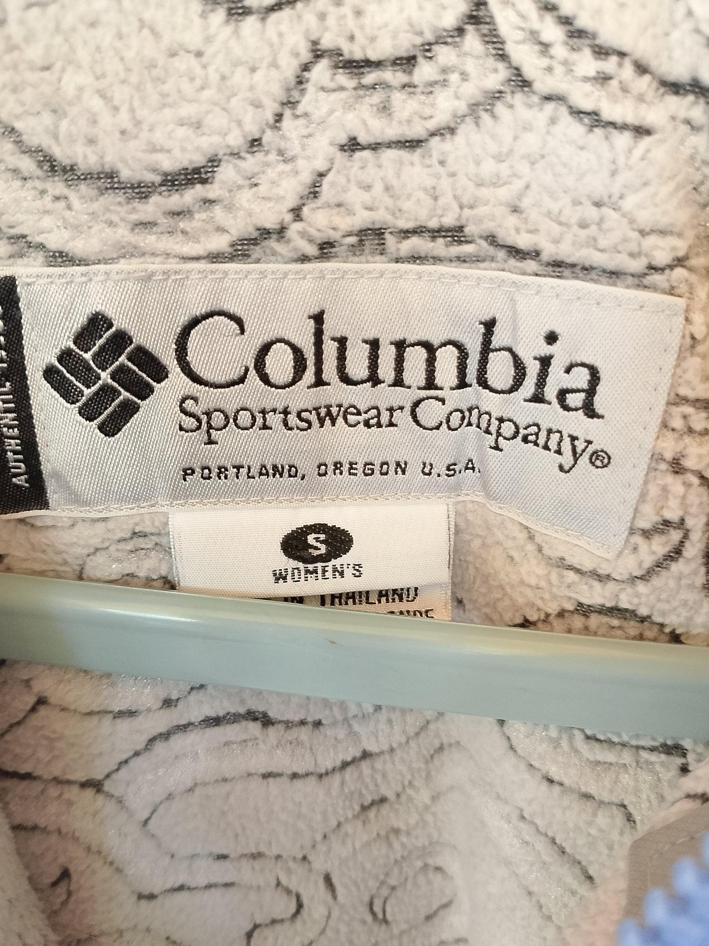 Geacă de damă Columbia, mărimea S - perfectă pentru drumeții și oraș!