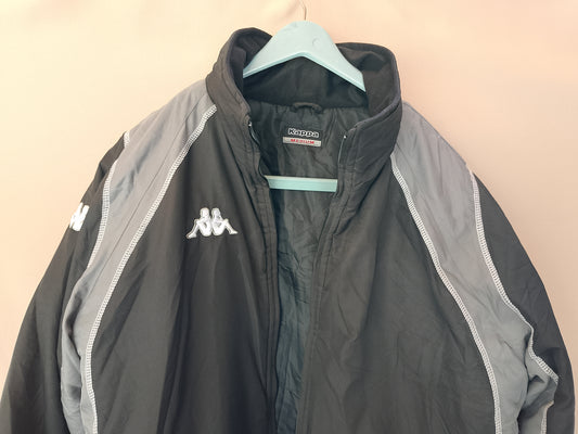 Geacă sport Kappa, mărimea M - Stil retro și funcționalitate pentru un look cool!