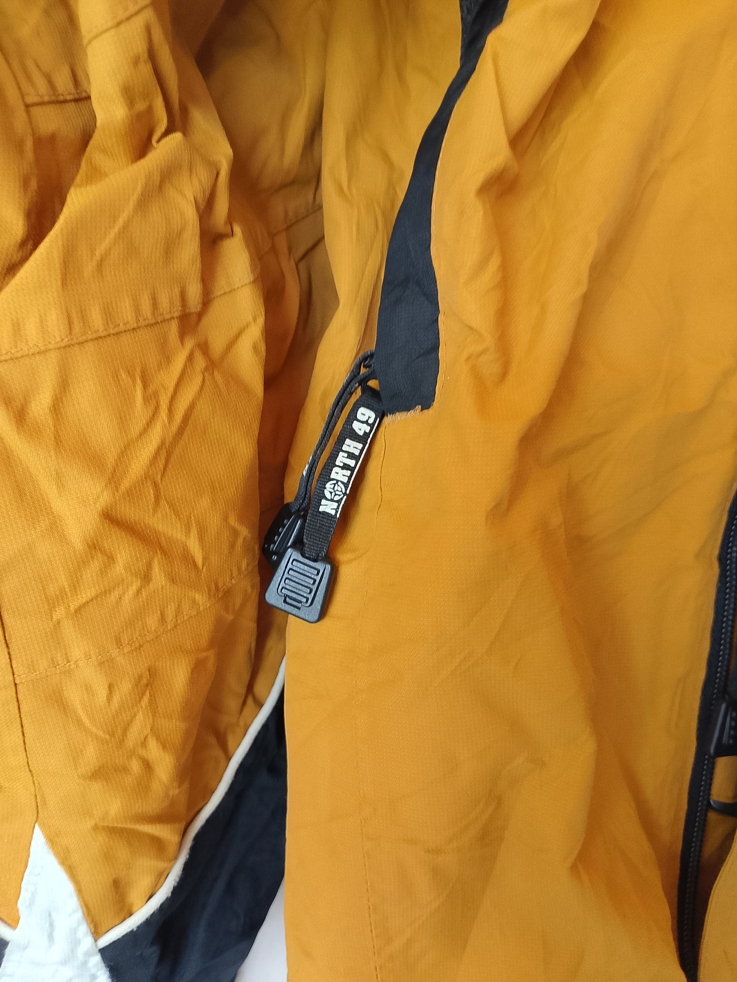 Geacă outdoor North 49, mărimea L/XL - Culoare îndrăzneață și rezistentă la frig!