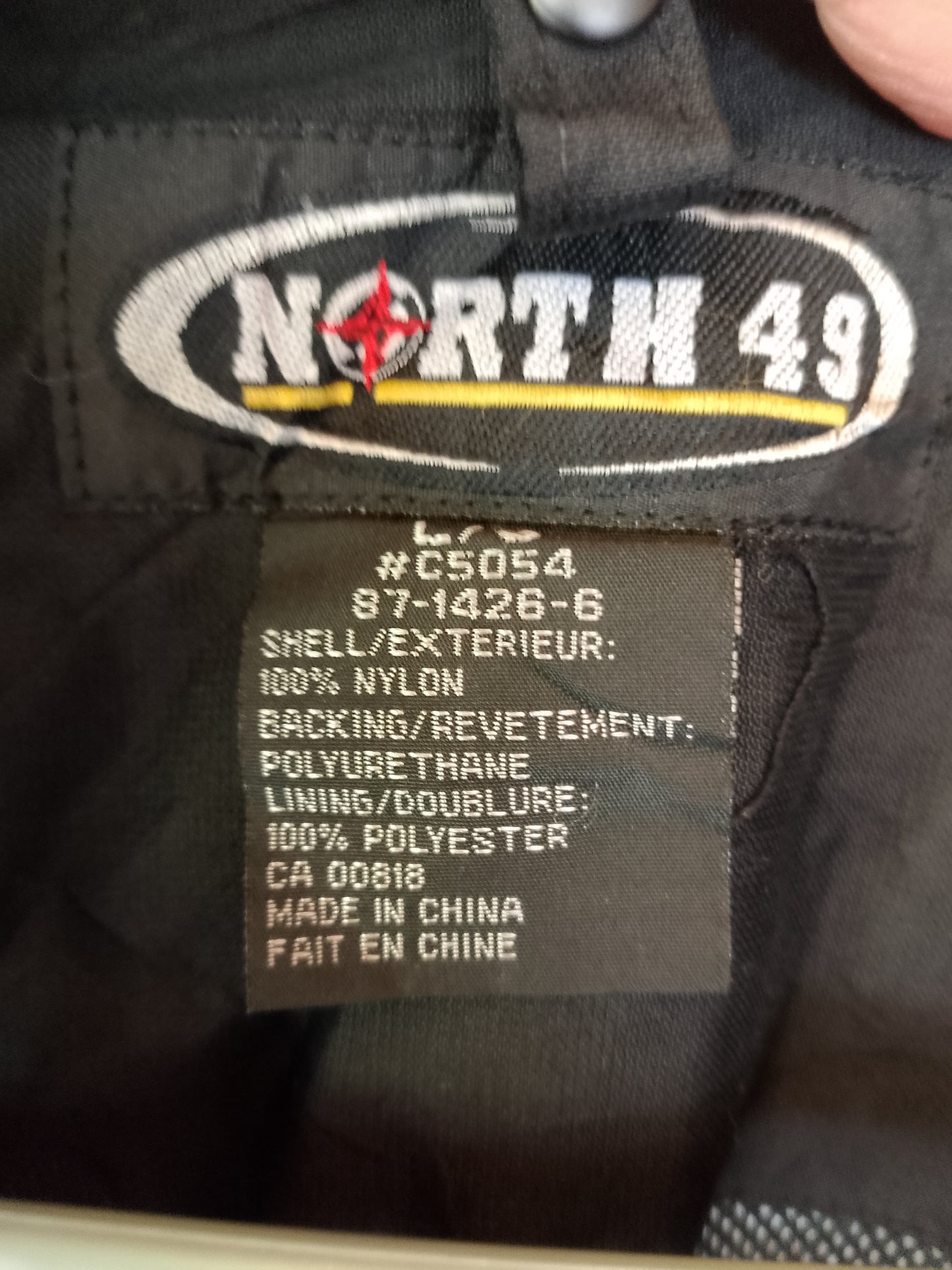 Geacă outdoor North 49, mărimea L/XL - Culoare îndrăzneață și rezistentă la frig!