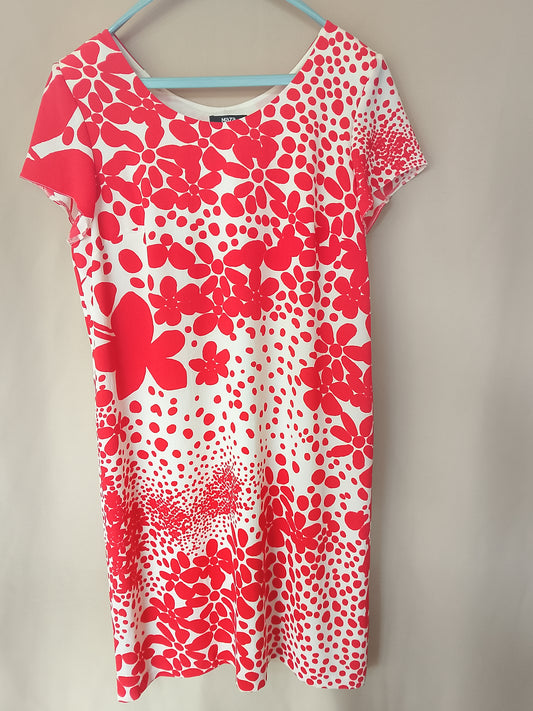 Rochie lejeră, cu imprimeu floral, perfectă pentru vară! Marime 48.