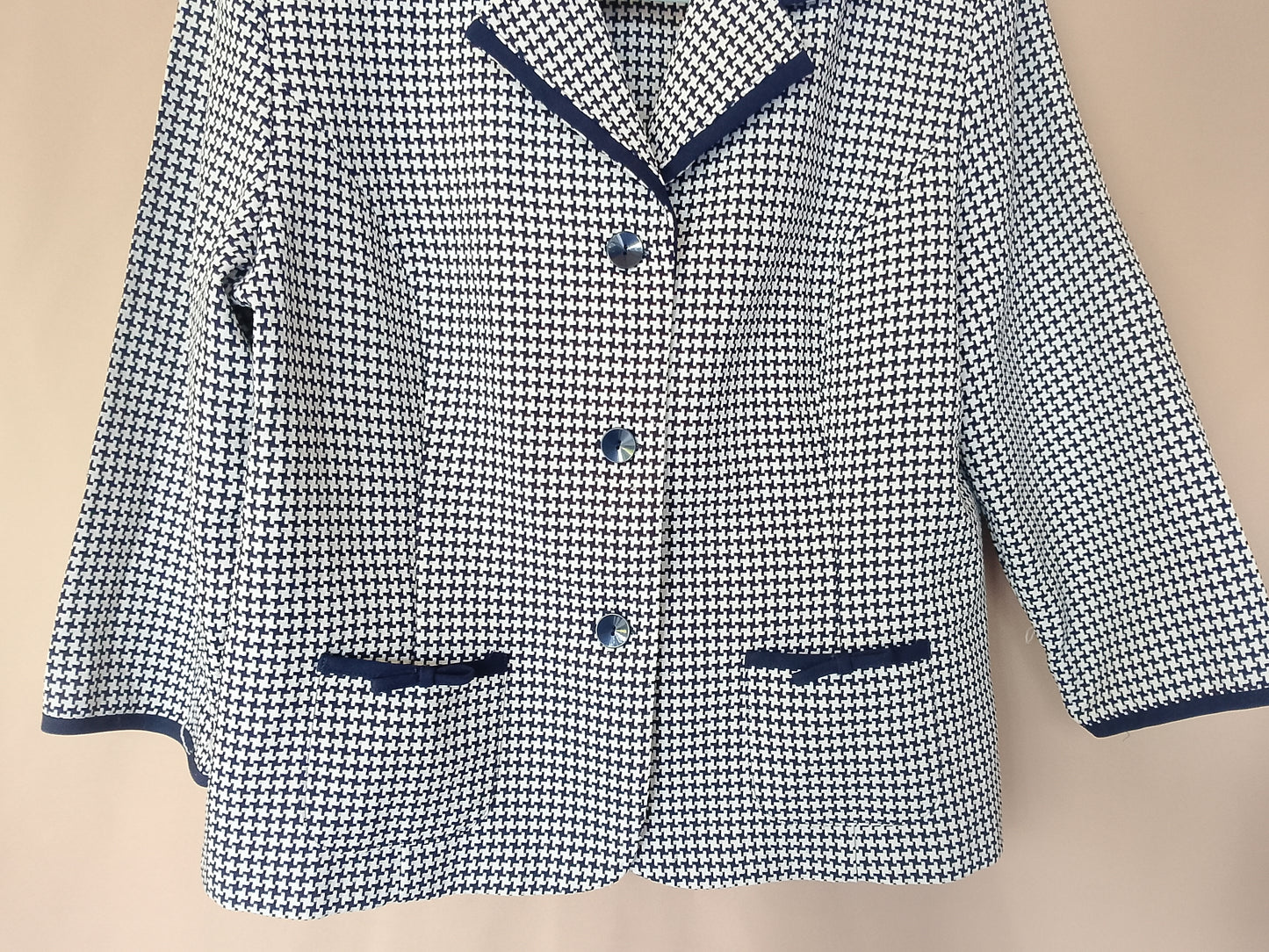 Sacou elegant cu imprimeu houndstooth și revere contrastante - Sac Harbor - O piesă clasică și atemporală!