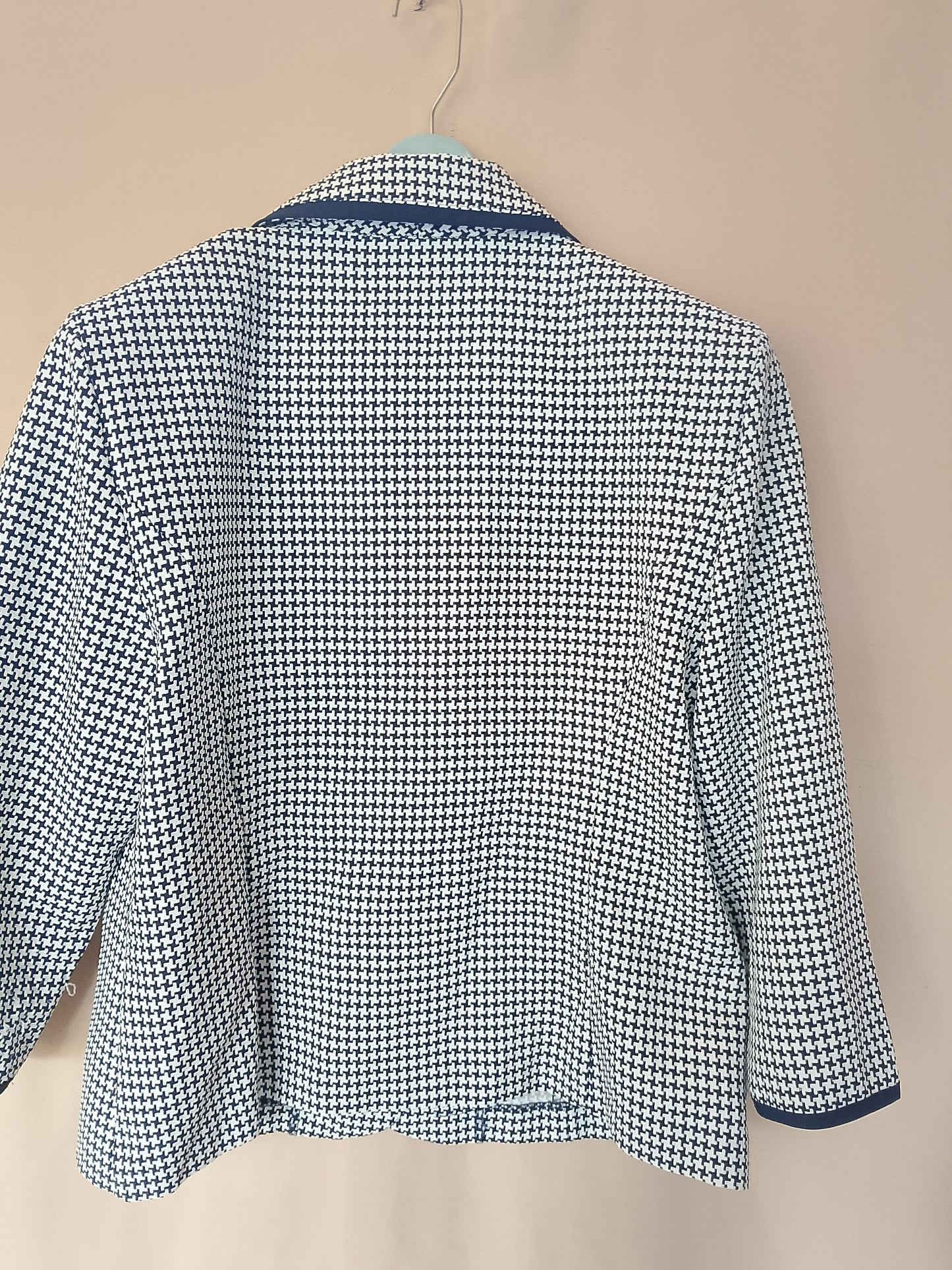 Sacou elegant cu imprimeu houndstooth și revere contrastante - Sac Harbor - O piesă clasică și atemporală!