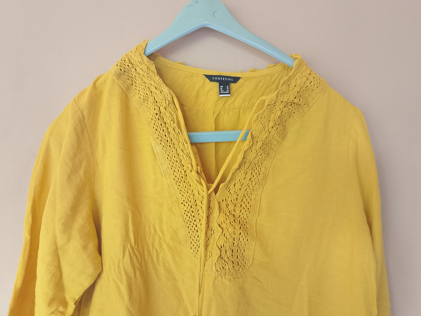 Bluză lejeră, galbenă, cu broderie și ciucuri - Cortefiel - Stil boem și rafinat. Marime M.
