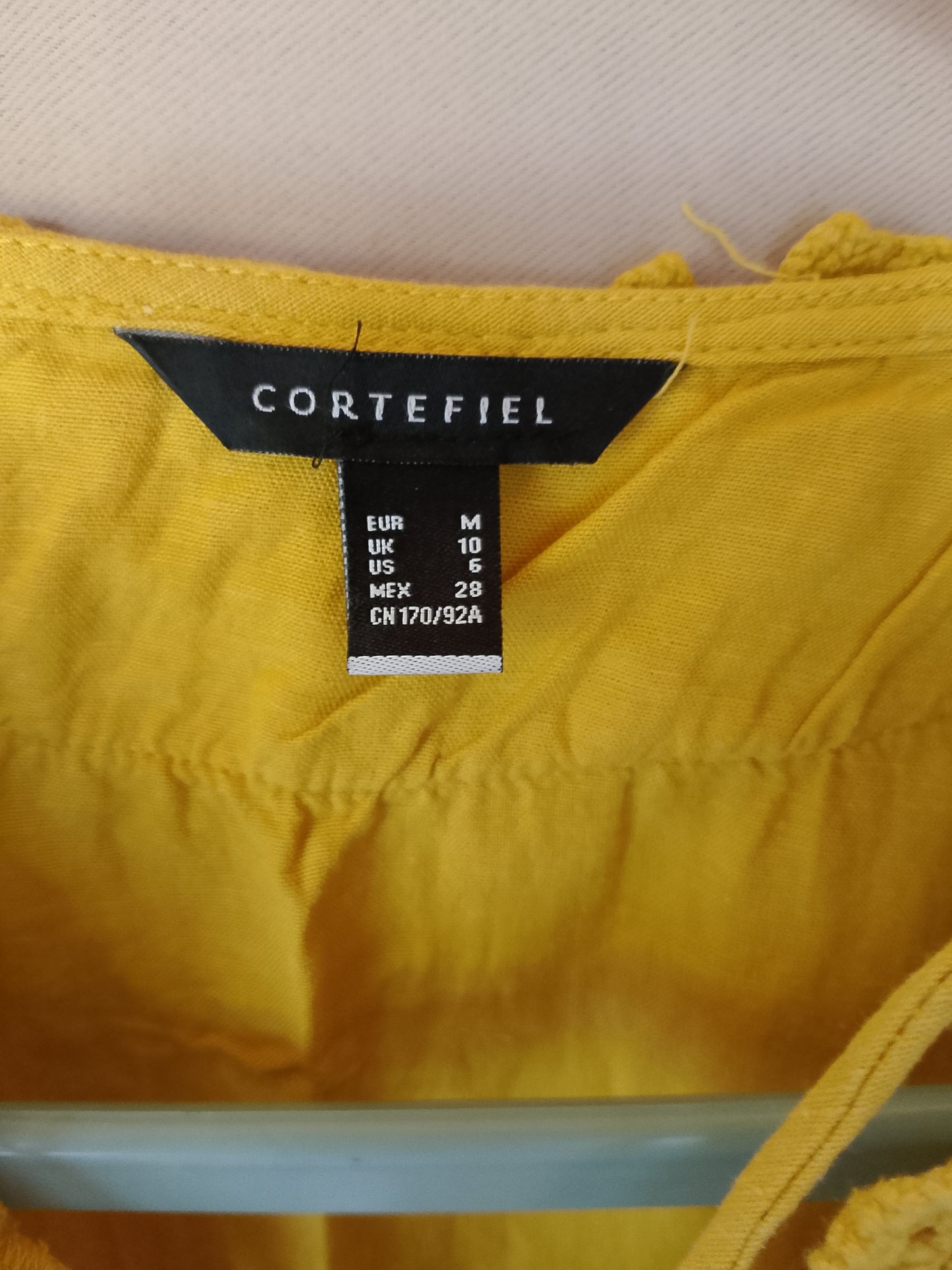 Bluză lejeră, galbenă, cu broderie și ciucuri - Cortefiel - Stil boem și rafinat. Marime M.