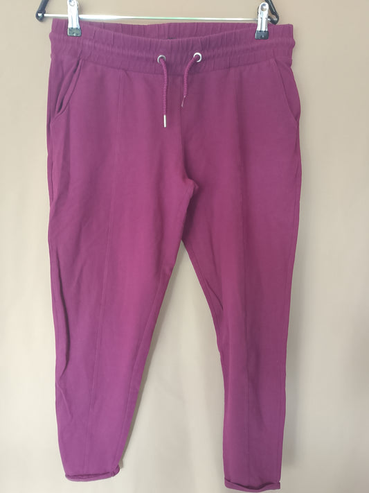 Pantaloni de trening/jogger, culoare vișinie, comozi și versatili. Marime M