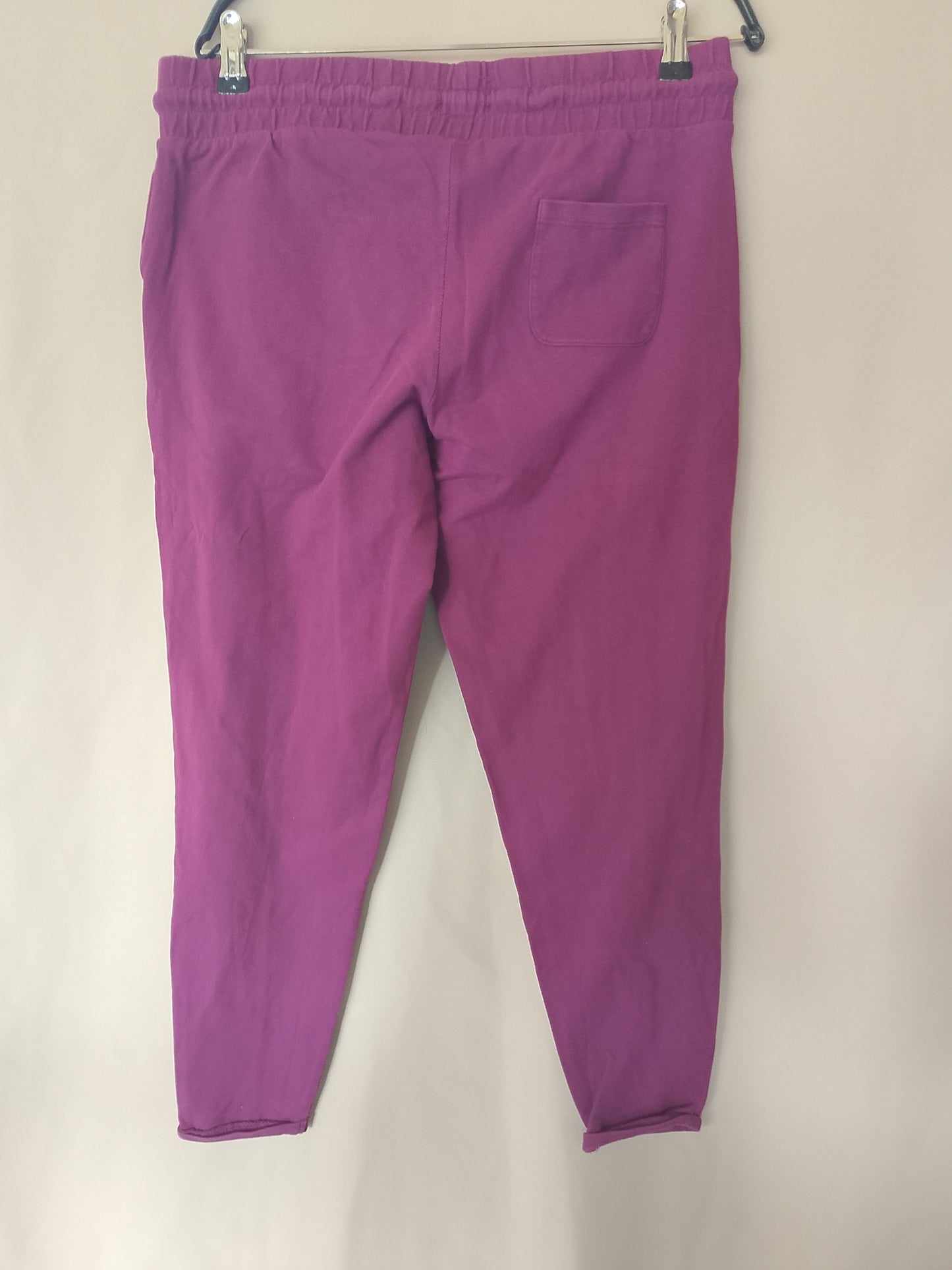 Pantaloni de trening/jogger, culoare vișinie, comozi și versatili. Marime M