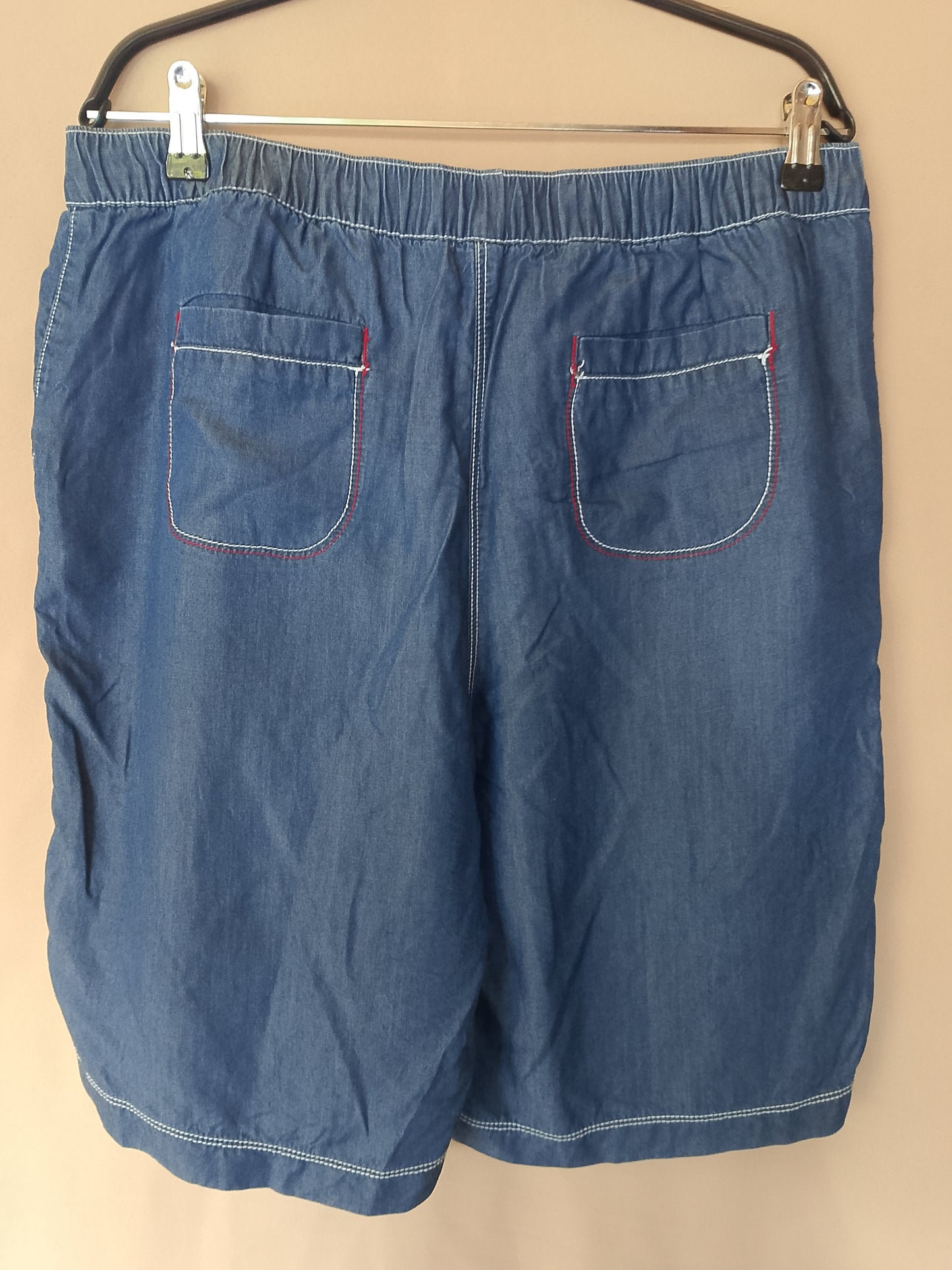 Bermudaș de vară, stil denim, cu talie elastică - Confort și stil casual. Marime M.
