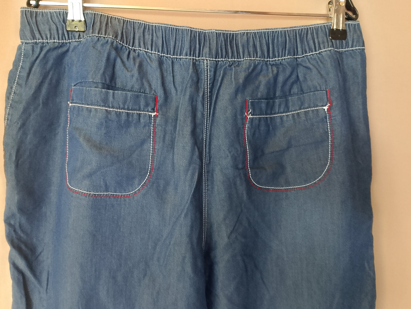 Bermudaș de vară, stil denim, cu talie elastică - Confort și stil casual. Marime M.