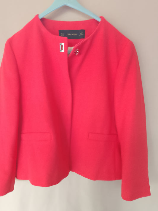 O notă de culoare în garderoba ta: Jachetă elegantă ZARA BASIC, roșu coral. Marimea XL.