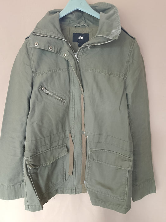 Stil militar urban: jachetă tip parka H&M, pentru un look casual, modern. Marimea S.