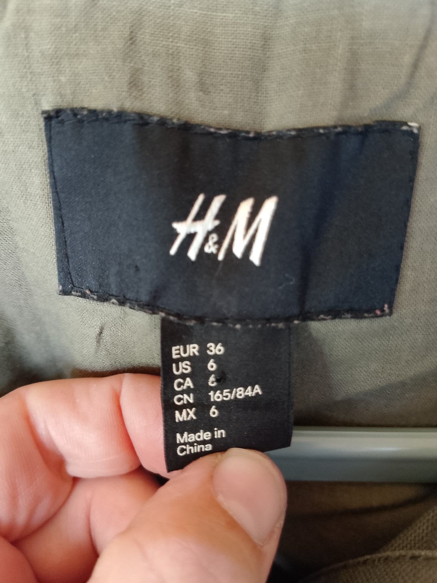 Stil militar urban: jachetă tip parka H&M, pentru un look casual, modern. Marimea S.