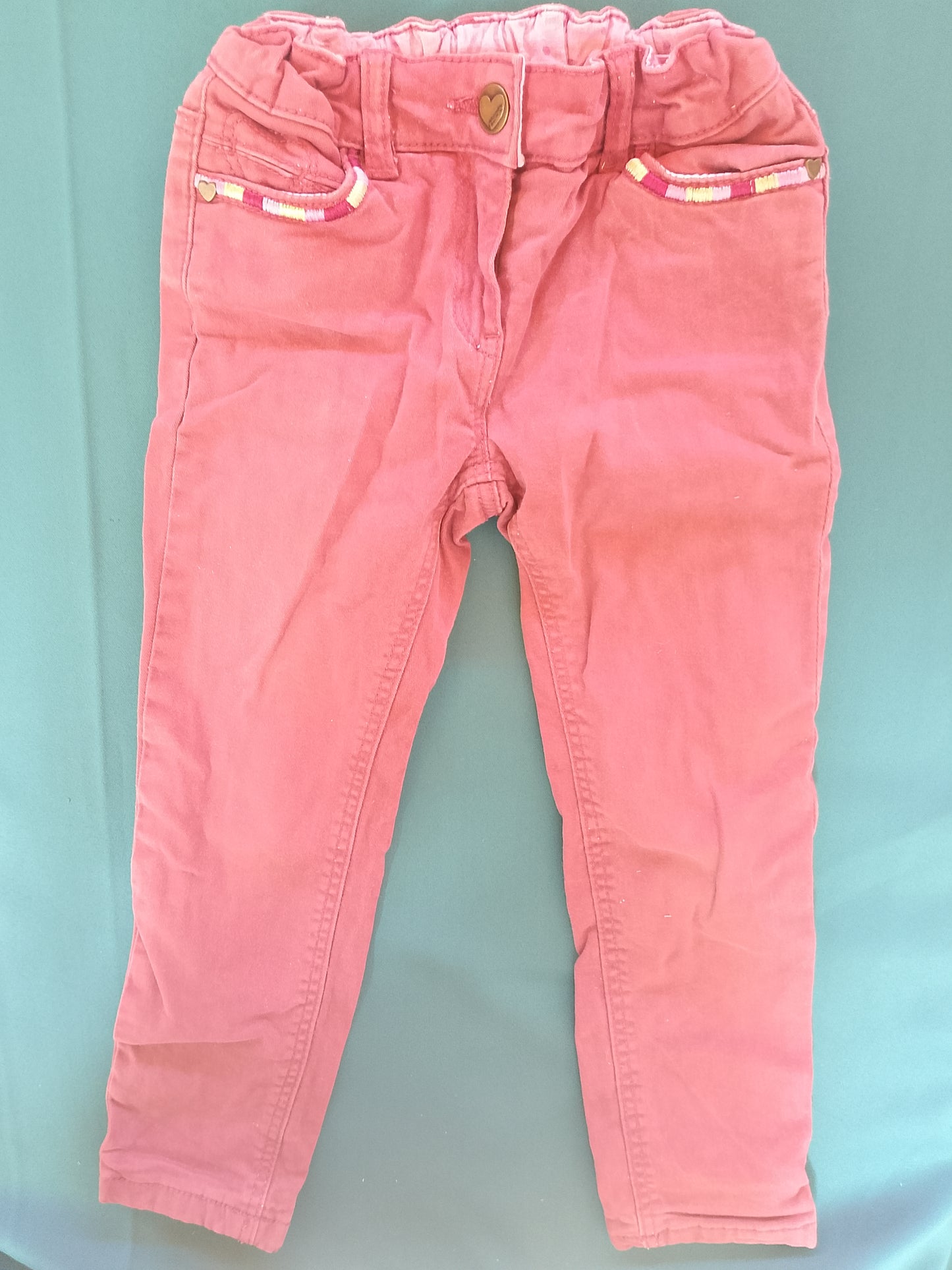 Pantaloni roz din catifea raiată pentru fetițe: Eleganță și confort pentru micuța ta! 104 cm
