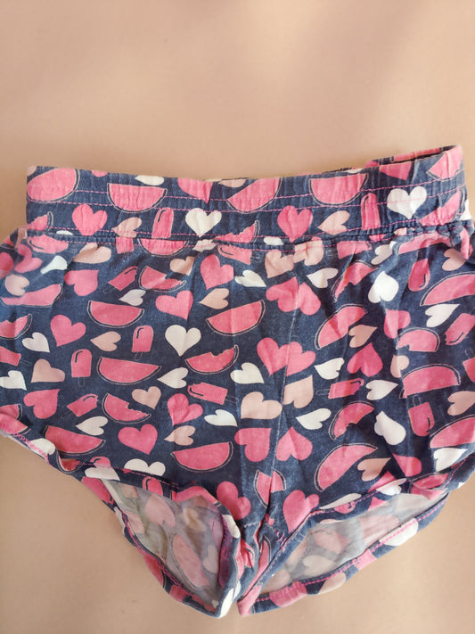 Explozie de inimioare! Pantaloni scurți cu print jucăuș pentru micuța ta fashionistă!