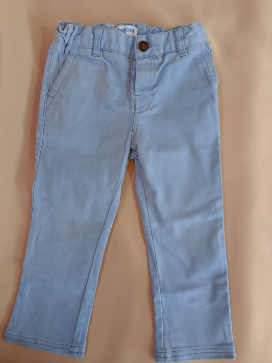 Stil simplu și rafinat: pantaloni eleganți Mayoral, în nuanța serenă de albastru! 18 luni.