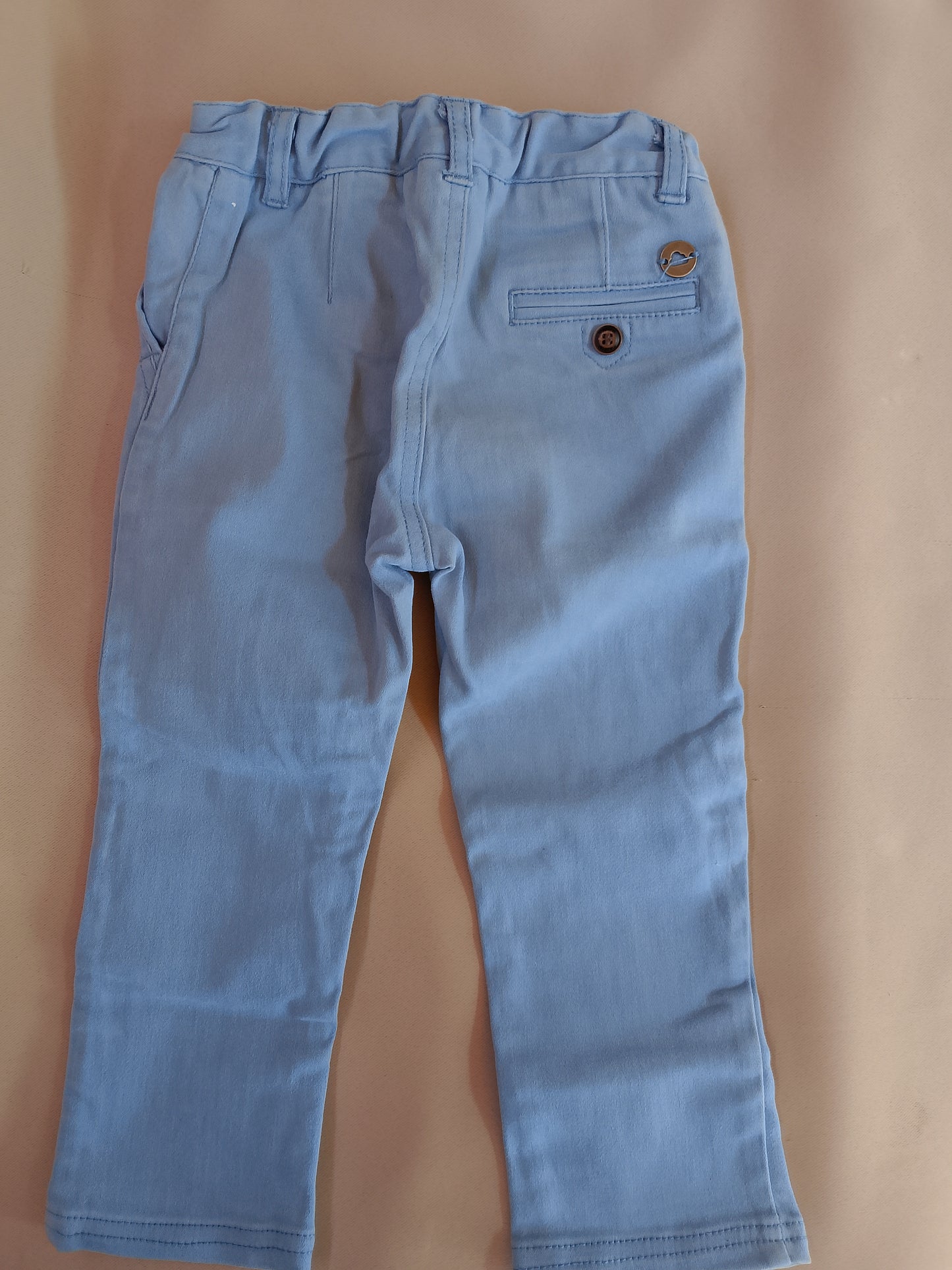Stil simplu și rafinat: pantaloni eleganți Mayoral, în nuanța serenă de albastru! 18 luni.