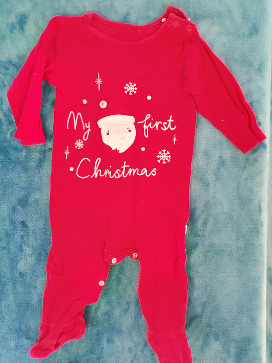 Salopetă de bebeluș roșie "My first Christmas" - perfectă pentru prima sărbătoare de iarnă!