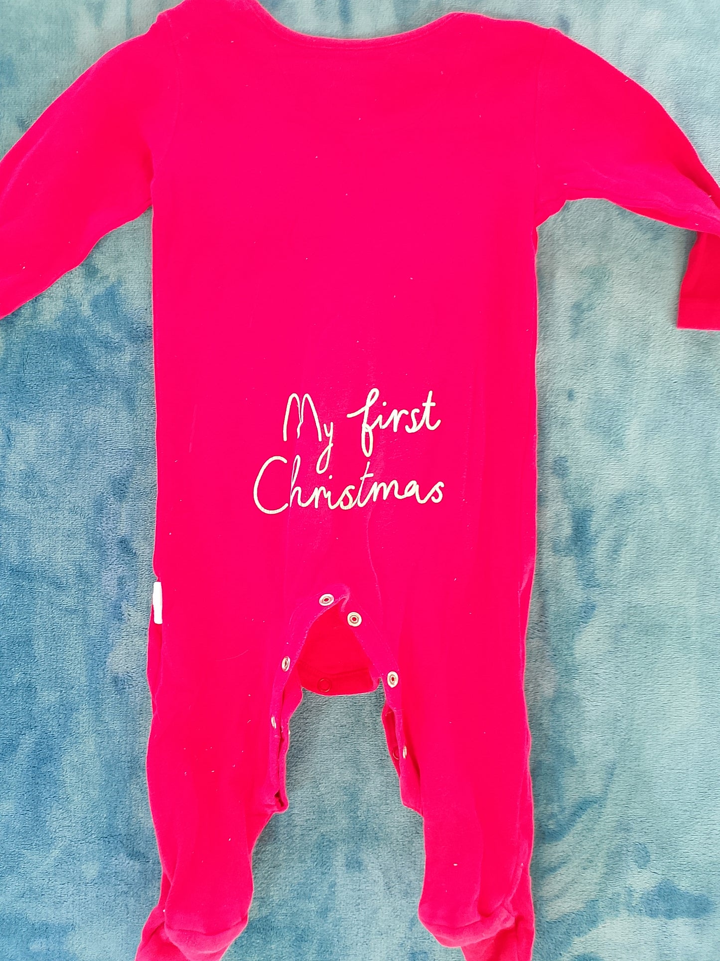 Salopetă de bebeluș roșie "My first Christmas" - perfectă pentru prima sărbătoare de iarnă!