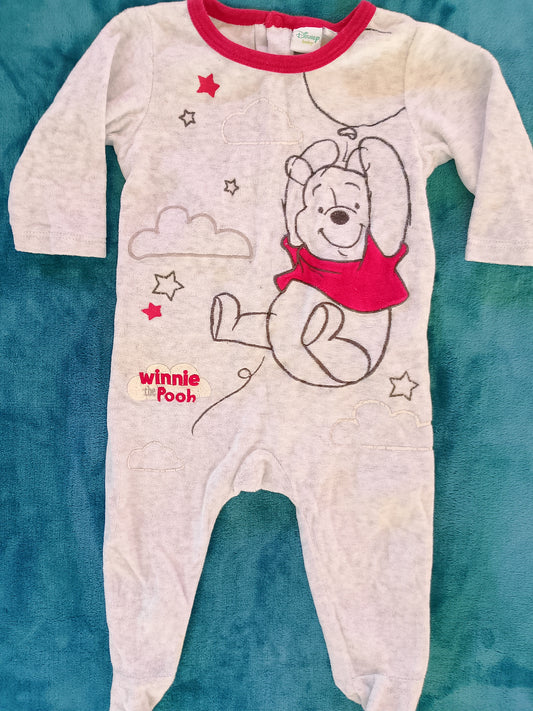 Salopetă Disney cu Winnie the Pooh și balon - perfectă pentru un stil adorabil!