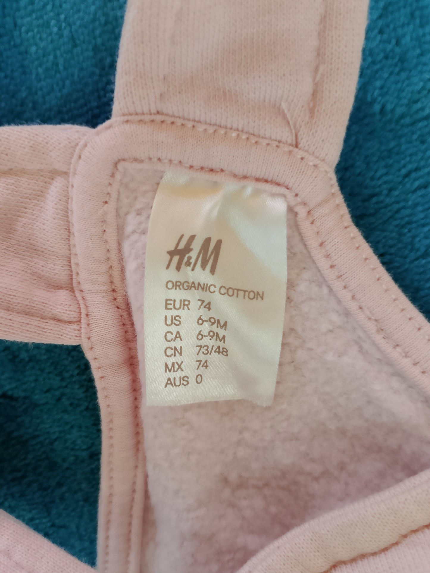 Salopetă H&M din bumbac organic - stil și confort pentru micuți! 6-9 luni.