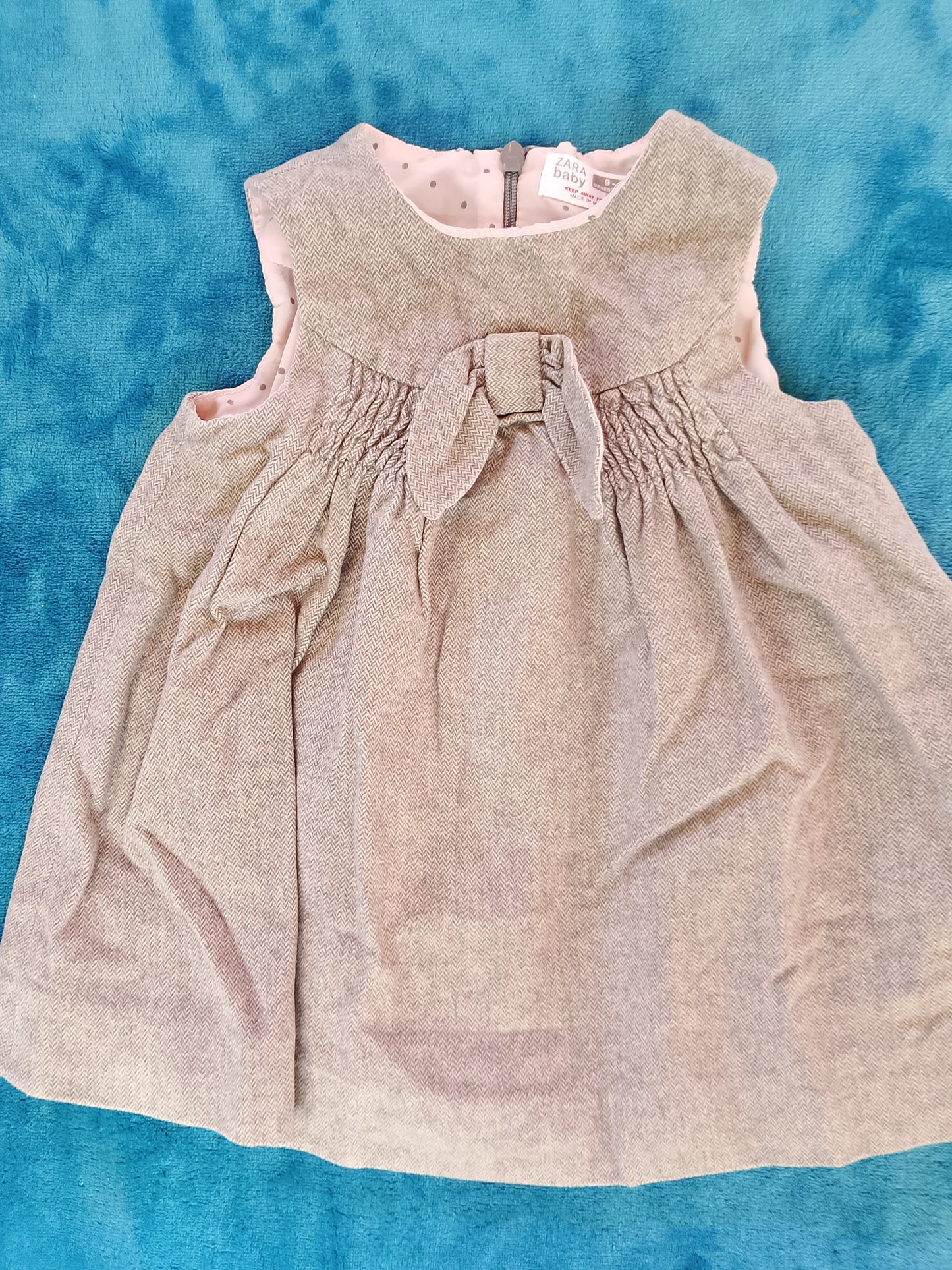 Rochie de bebeluș Zara Baby cu fundă - eleganță și stil pentru ocazii speciale! 9-12 luni.