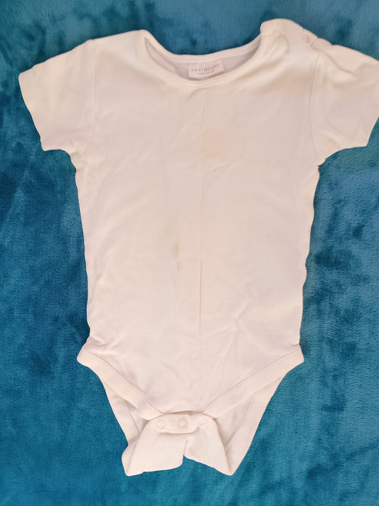 Body de bebeluș alb simplu - piesa esențială pentru orice ținută!