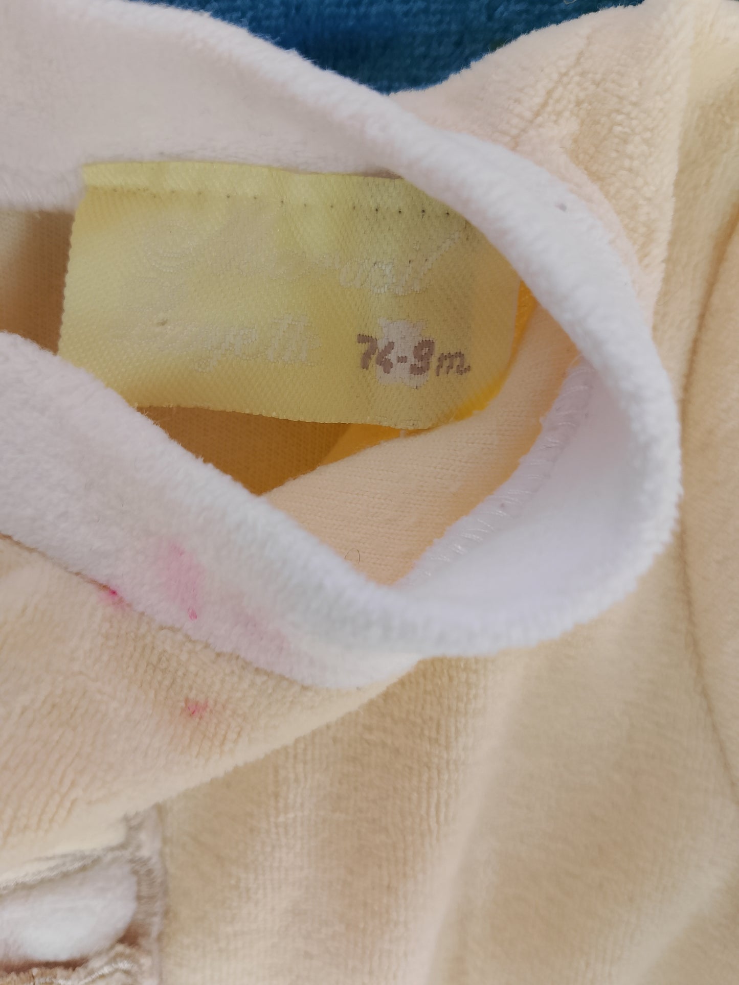 Salopetă galbenă pufoasă cu ursuleț "Mammi" - pentru o căldură constantă! 9-12 luni.