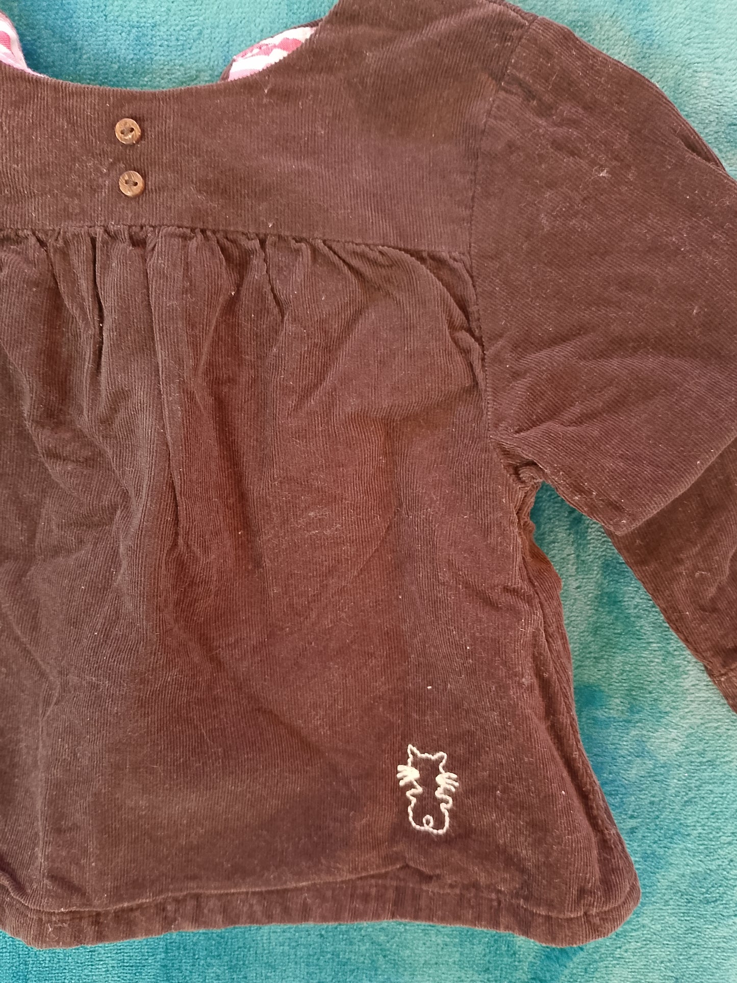 Bluză/Cămașă Bebeluși din Catifea Reiată Maro – Stil Clasic și Confort!