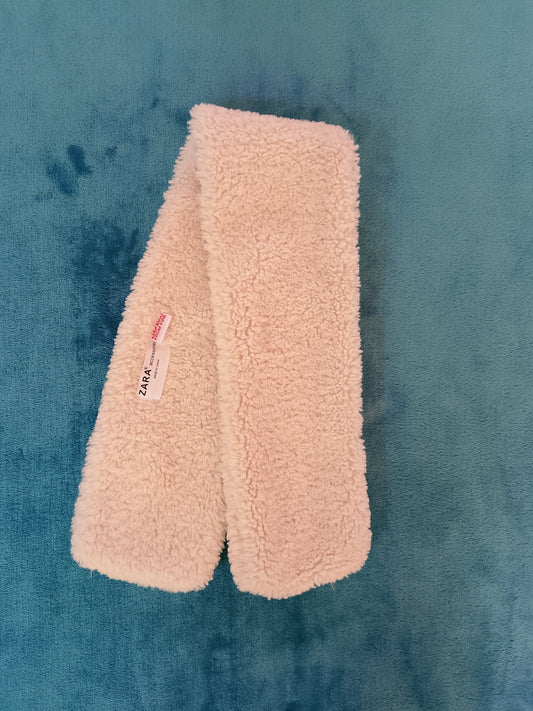 Eșarfă Pufoasă Zara Tip Blăniță – Căldură și Stil pentru Zilele Reci!