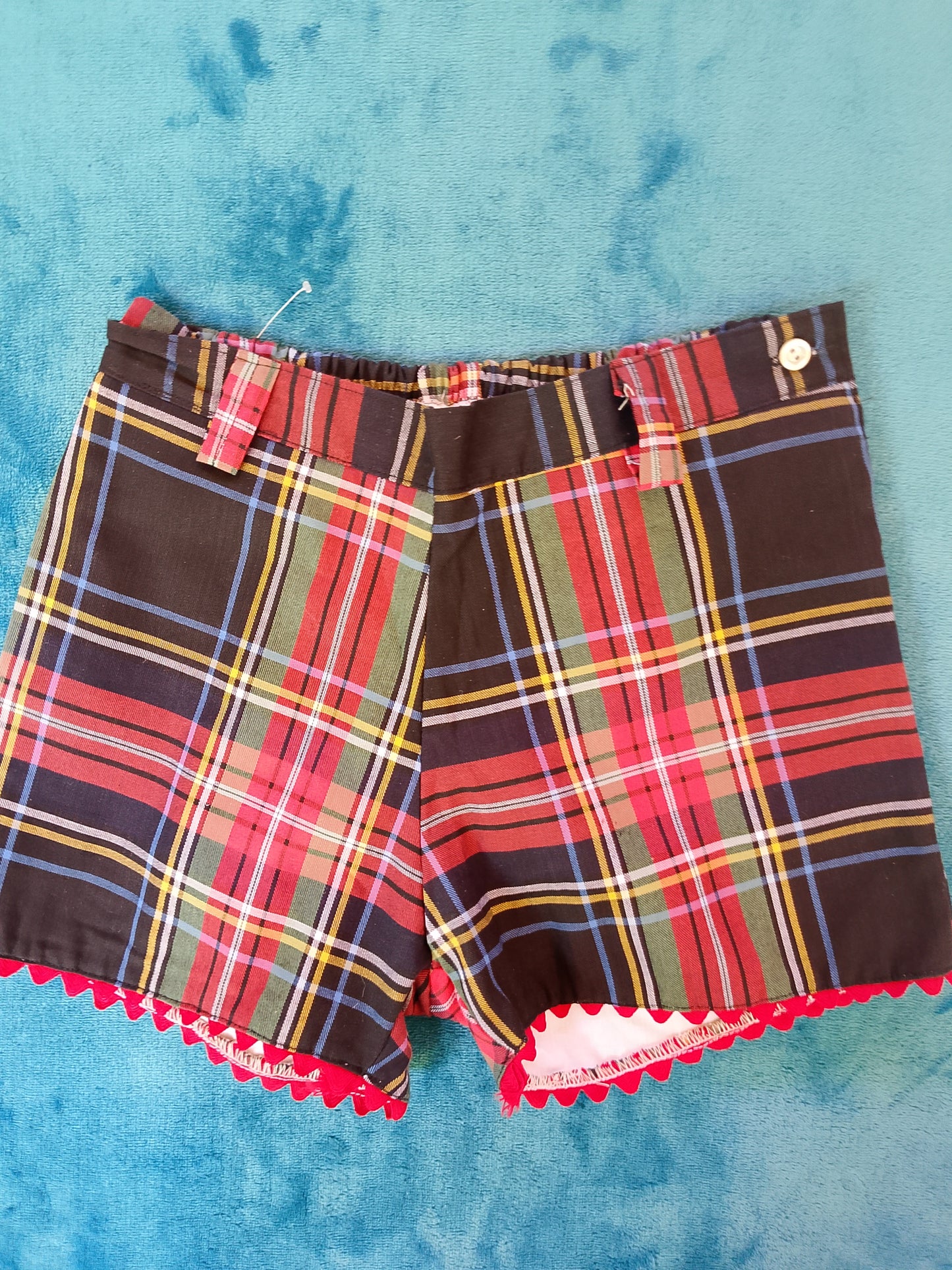 Pantaloni Scurți Copii cu Imprimeu Scoțian (Tartan) – Stil Britanic la Modă! 6-8 ani