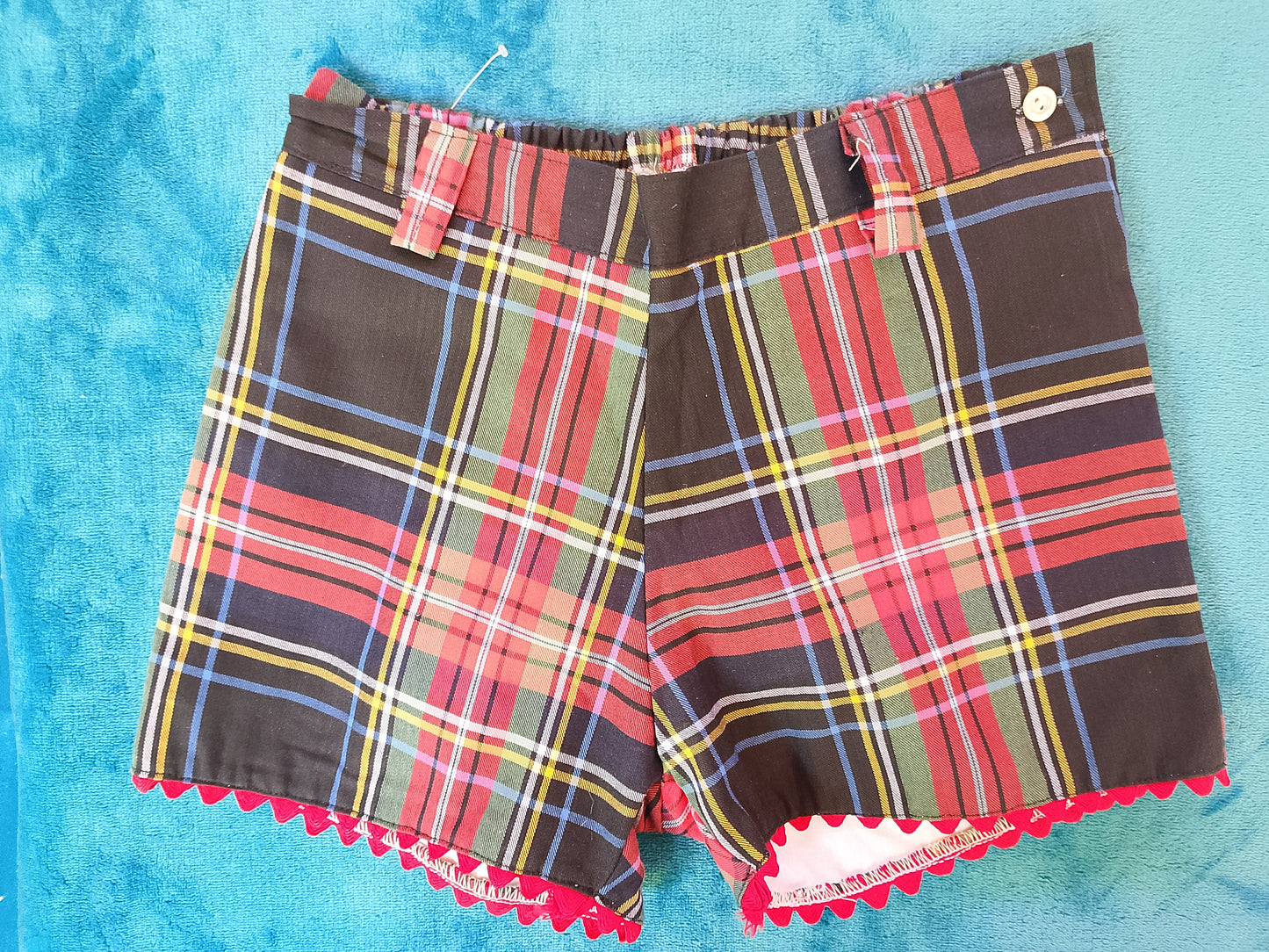 Pantaloni Scurți Copii cu Imprimeu Scoțian (Tartan) – Stil Britanic la Modă! 6-8 ani