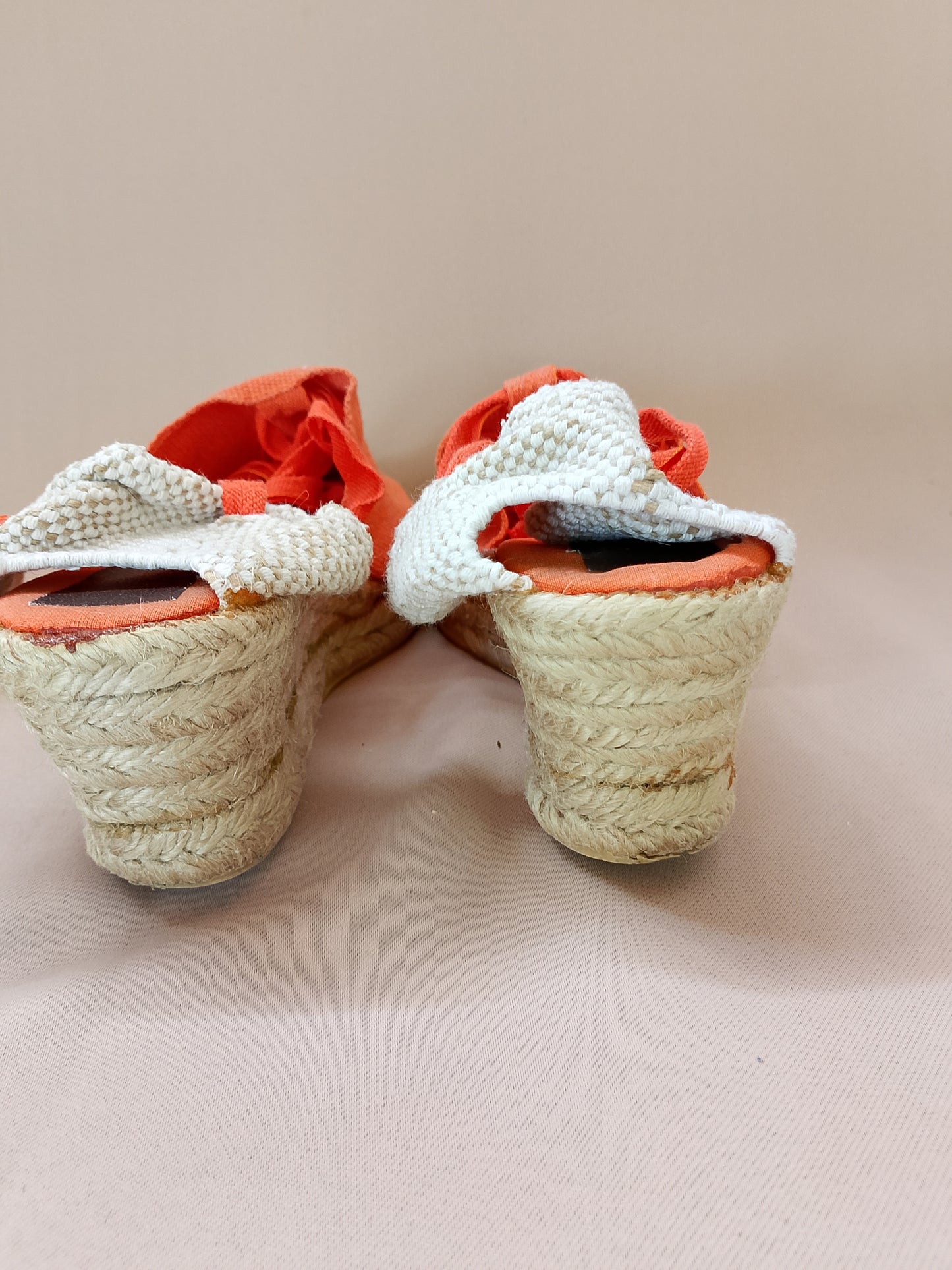 Espadrile Vibrante Portocalii cu Talpă de Iută – Accentu Perfect de Vară!