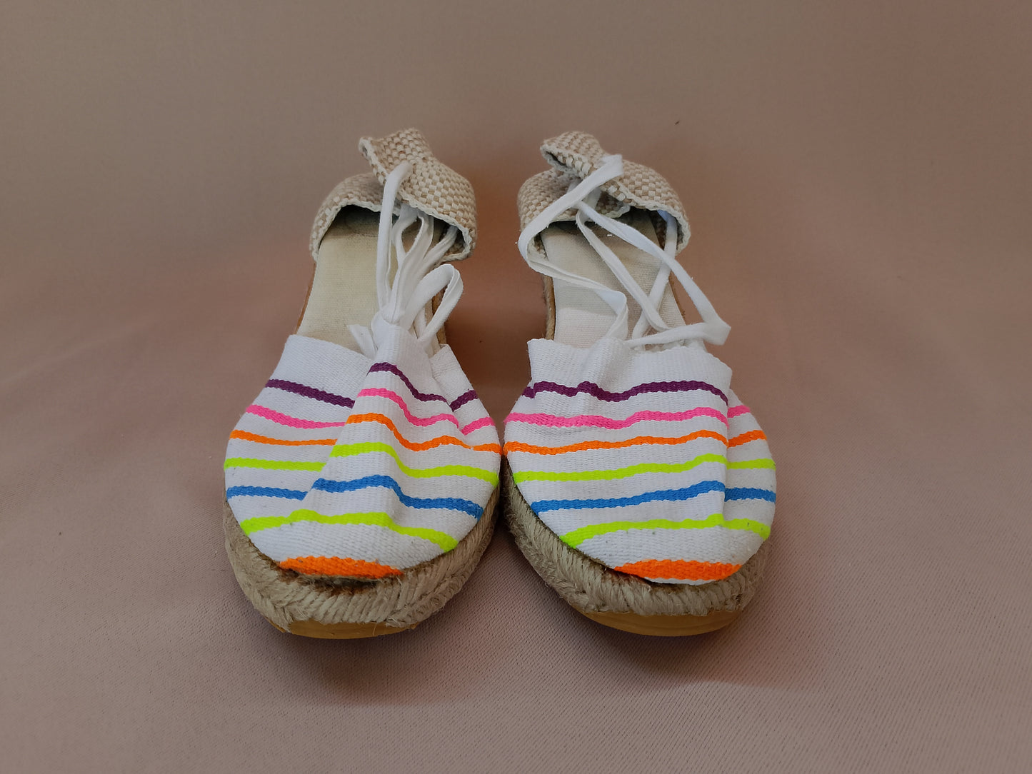 Espadrile Vesele cu Dungi Multicolore și Talpă de Iută – Esența Stilului Boem de Vară!