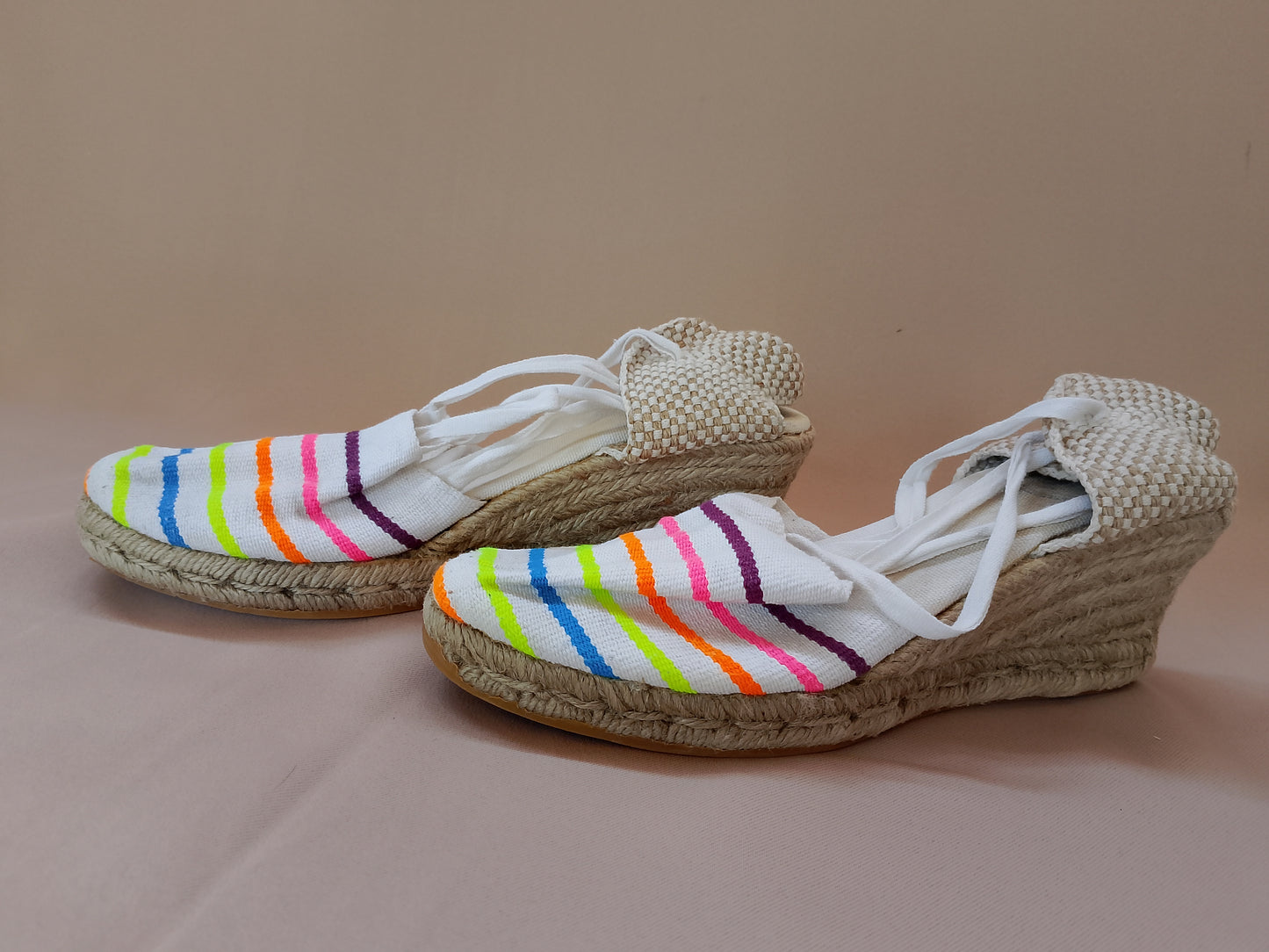 Espadrile Vesele cu Dungi Multicolore și Talpă de Iută – Esența Stilului Boem de Vară!