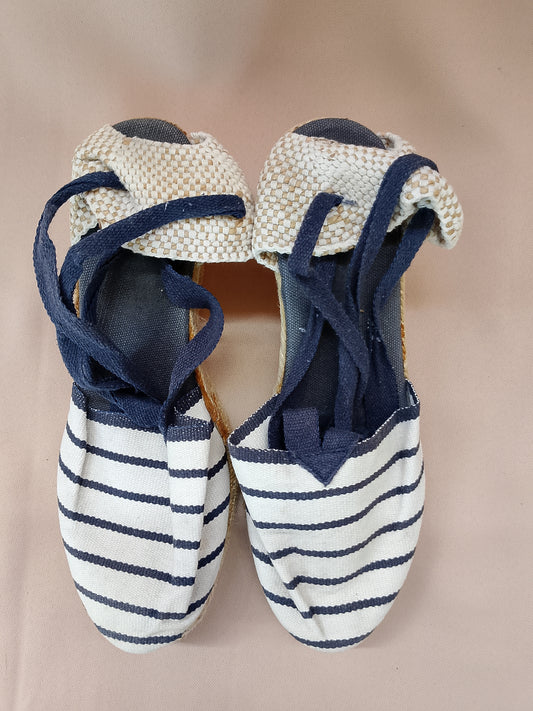 Espadrile Clasic Marinărești cu Dungi Alb-Bleu și Talpă de Iută – Eleganță Nautică pentru Vară!