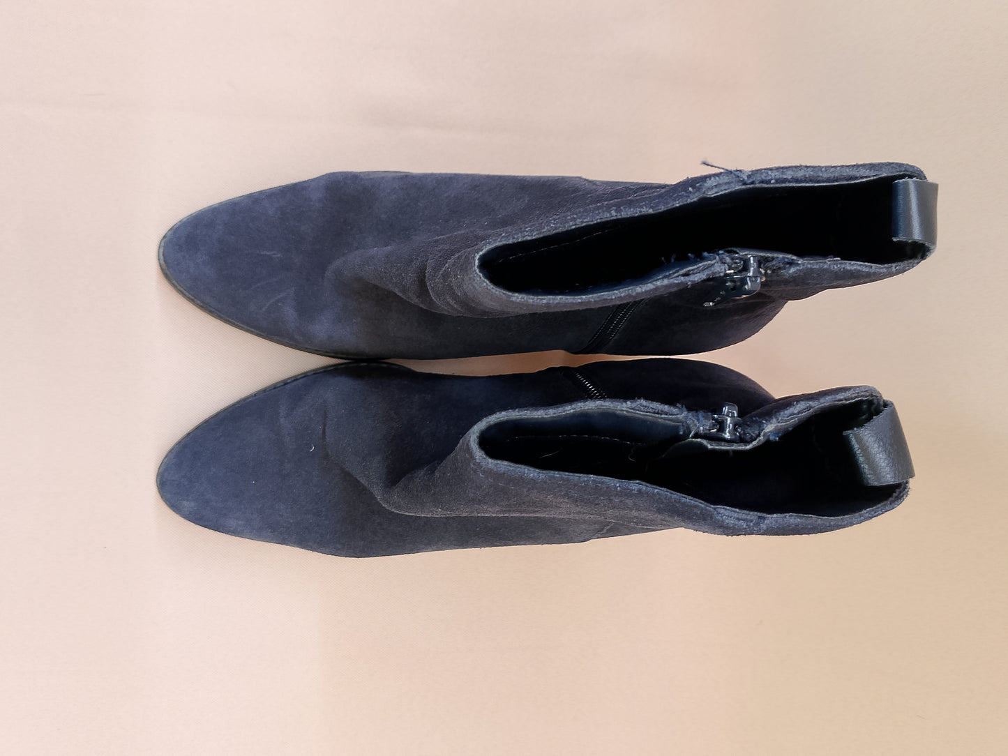 Botine Elegante din Piele Întoarsă – Stil Versatil pentru Orice Sezon!