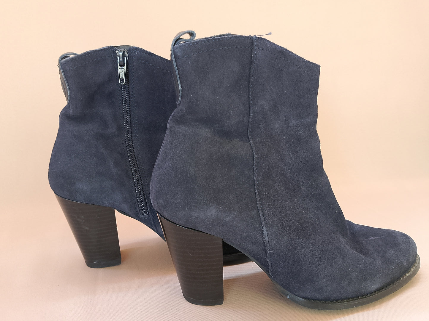 Botine Elegante din Piele Întoarsă – Stil Versatil pentru Orice Sezon!
