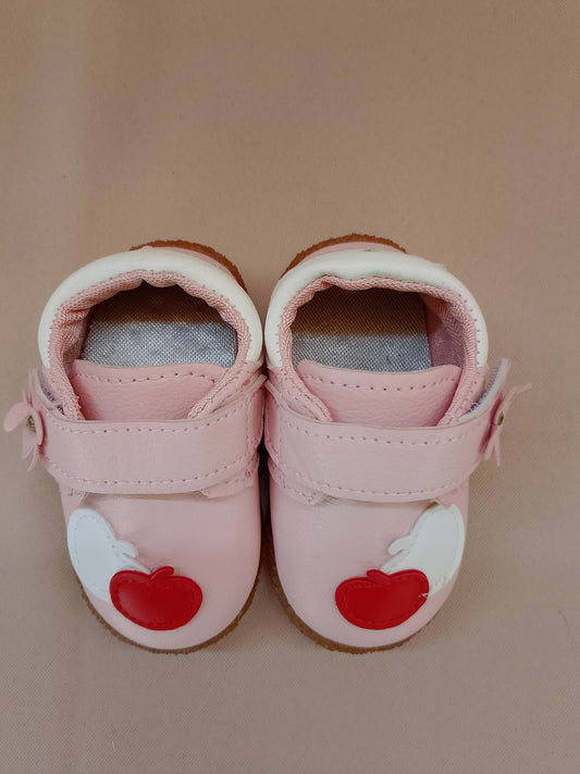 Botoșei Roz cu Măr și Prindere Velcro – Dulceață și Confort pentru Primii Pași!
