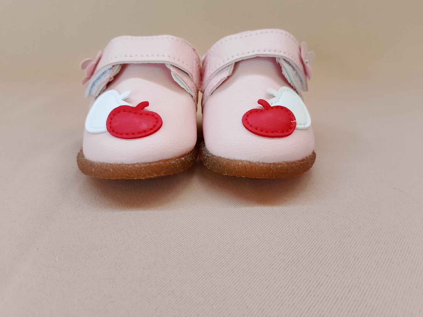 Botoșei Roz cu Măr și Prindere Velcro – Dulceață și Confort pentru Primii Pași!