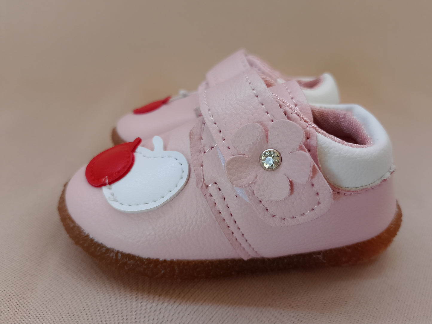 Botoșei Roz cu Măr și Prindere Velcro – Dulceață și Confort pentru Primii Pași!