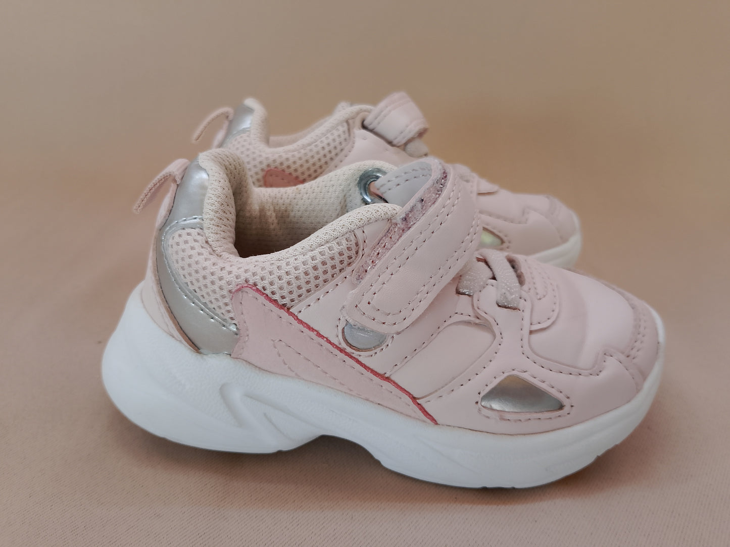 Adidași de fetițe, roz și argintii - Stil urban pentru micuțele fashioniste! Marime 23.