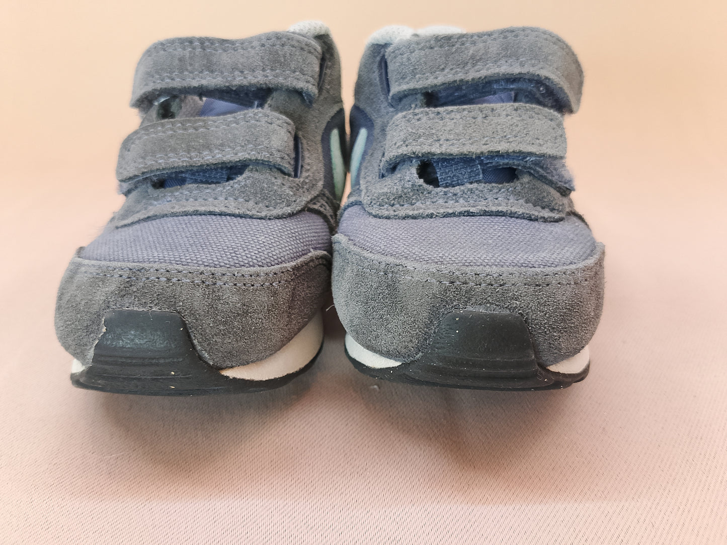 Adidași "Nike" pentru copii - Stabilitate și stil pentru micii exploratori! Marime 22.