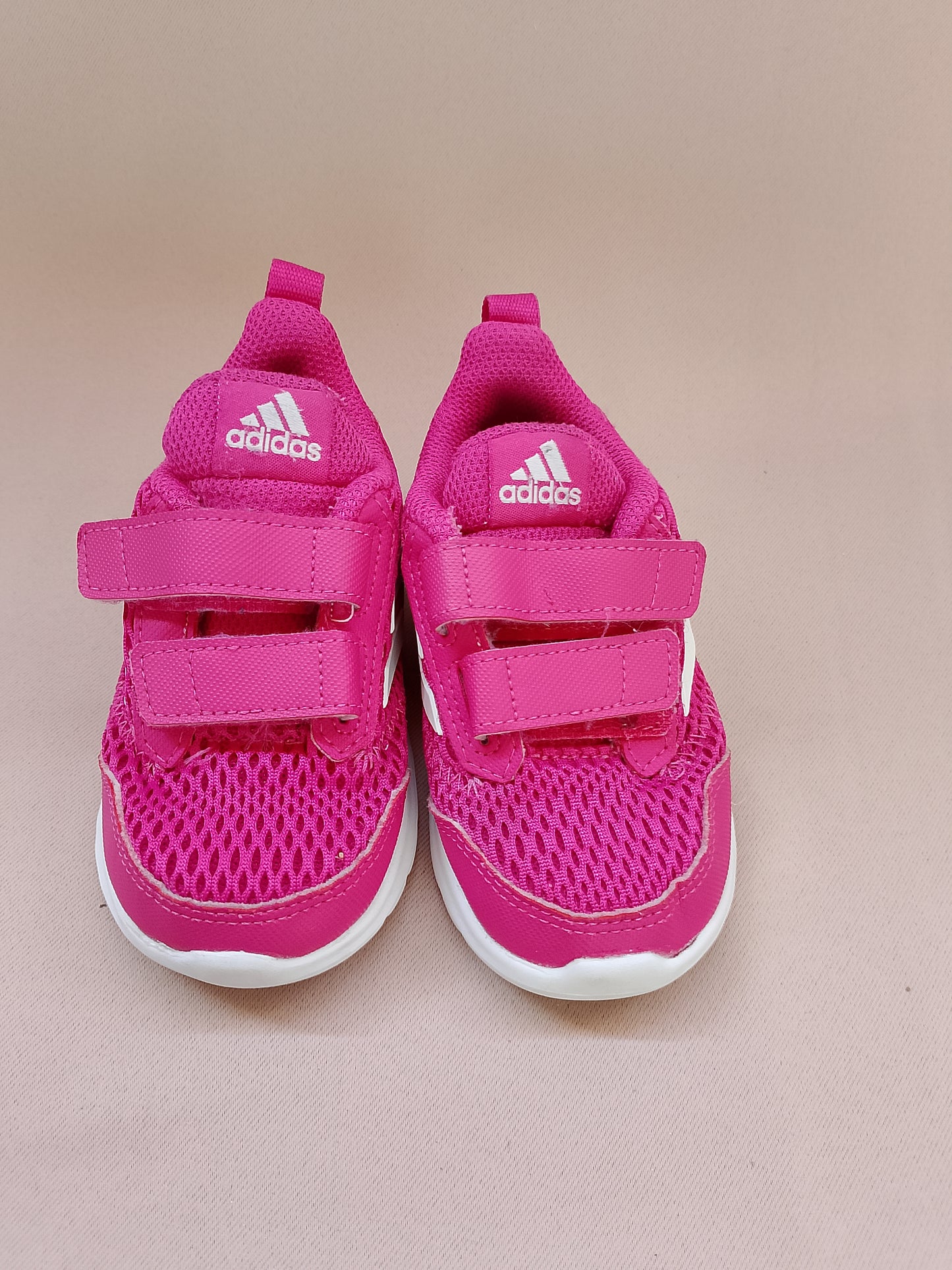 Adidași "Adidas" roz neon pentru fetițe - Energie și confort la fiecare pas! Marime 22.