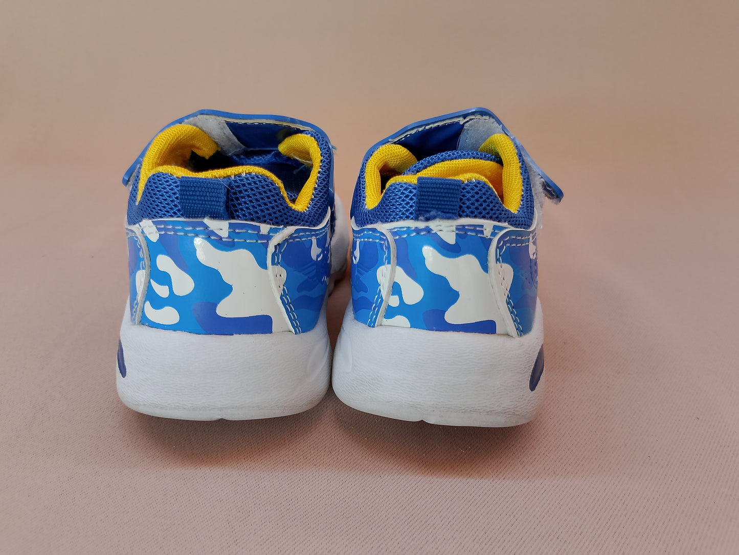 Adidași "Minion" pentru copii - Stai la modă cu personajele tale preferate! Marimea 21.