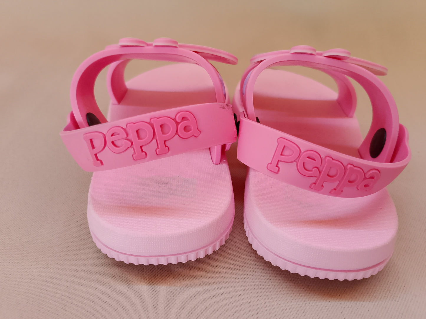 Sandale "Peppa Pig" pentru fetițe - Distracție garantată cu personajul preferat! Marime 22-23
