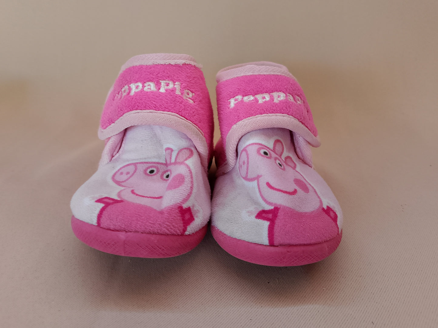 Papucei de casă "Peppa Pig" pentru fetițe - Confort și căldură pentru piciorușele mici! Marimea 24.
